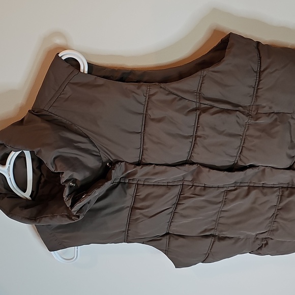 GAP Large Brown Puffer Vest - Picture 2 of 5